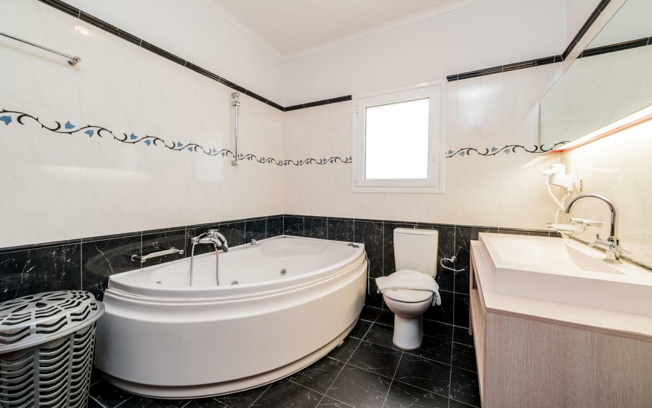 Leone Luxury Villas Kalamákion Buitenkant foto